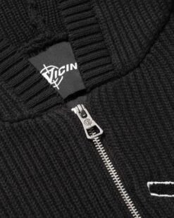 V-LOGO KNIT ZIP HOODIE BLACK -Vicinity Fashion Store CLOSE UP BLACK