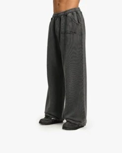 ACID WASHED JOGGER DARK GREY -Vicinity Fashion Store MODEL 2 4226ca4f 4ac1 41c2 abe0 7e70bc1063c0