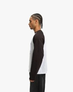 INTERNATIONAL LONGSLEEVE BLACK/WHITE -Vicinity Fashion Store MODEL 3 d048ba46 a430 45da bde1 bfdc73785e1e