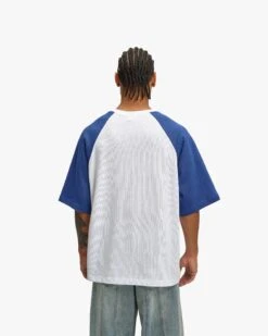 INSTITUTE TEE WHITE/BLUE -Vicinity Fashion Store MODEL 4 16931048 6322 46c5 8091 b52887e95cc5