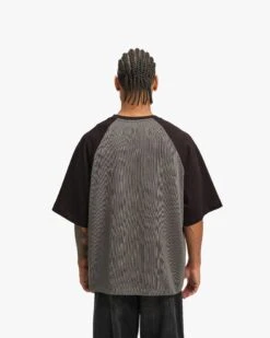 INSTITUTE TEE GREY/BLACK -Vicinity Fashion Store MODEL 4 8ce4766d 00ec 47a6 a121 9f4c0c4802ac