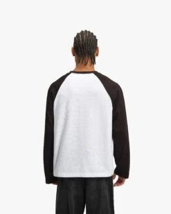 INTERNATIONAL LONGSLEEVE BLACK/WHITE -Vicinity Fashion Store MODEL 4 da5047b7 6d0f 4f9f 9d67 48cd001dd5c4