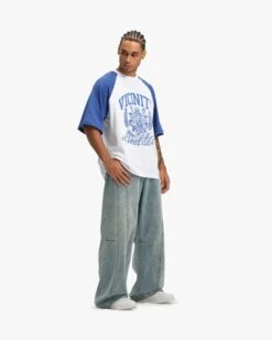 INSTITUTE TEE WHITE/BLUE -Vicinity Fashion Store MODEL 5 8d296f09 bdac 4900 b2a9 1bde68d3f2e3