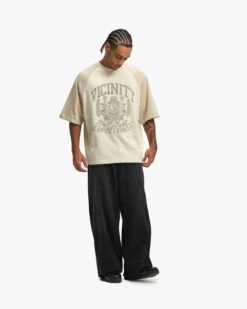 INSTITUTE TEE BEIGE -Vicinity Fashion Store MODEL 5 d852fa48 d313 4081 a375 e9bf81a3c29a