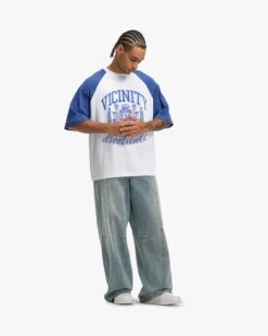 INSTITUTE TEE WHITE/BLUE -Vicinity Fashion Store MODEL 6 3fdbeee0 9315 4e38 8ff4 f88b2fdd1075