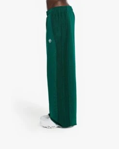 INSIDE OUT JOGGER FORREST GREEN -Vicinity Fashion Store Side 80d284c9 aeb3 43c8 b7f8 f859e322f6ca