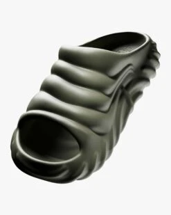 V-SLIDE - SAGE OLIVE -Vicinity Fashion Store Untitled 1 0009 Detail VVS Ecom Still Life Gray v003