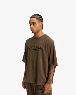 ACID WASHED TEE BROWN -Vicinity Fashion Store model 2 6408264b 271c 4da5 8f43 a38da9d8a73b