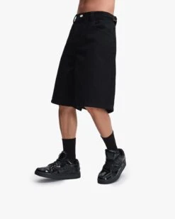 MIDNIGHT BLACK DENIM JORTS -Vicinity Fashion Store pose01 273712e8 f7fb 4b5d 82a7 706c76858268