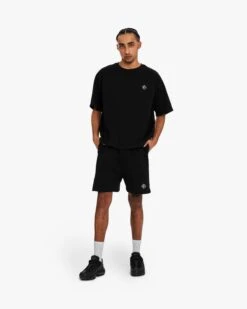 T-SHIRT BLACK -Vicinity Fashion Store pose1 18821040 a5a9 4f07 af29 225c19d0ae9a