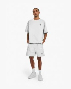 T-SHIRT LIGHT GREY -Vicinity Fashion Store pose1 e2a71461 7d3f 4858 9e70 7c032b3434a2