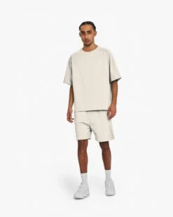 T-SHIRT BEIGE -Vicinity Fashion Store pose2 bc52615a 06a2 418c a5ad 98ac7aaf61d5