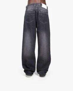 STONE WASHED DENIM -Vicinity Fashion Store website pic main basic denim 0002s 0000 06062023 2I2A4724Kopie 7ad69141 9397 4e23 a3fb 64052ade4a63