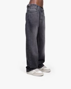 STONE WASHED DENIM -Vicinity Fashion Store website pic main basic denim 0002s 0002 06062023 2I2A4700Kopie 607c5af1 c22b 4a94 9c1c a58915a73b69