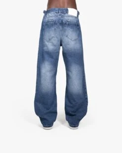 BLUE WASHED DENIM -Vicinity Fashion Store website pic main basic denim 0002s 0008 06062023 2I2A4632 4f77d3ab 2255 451d afae 54c215cd6da3